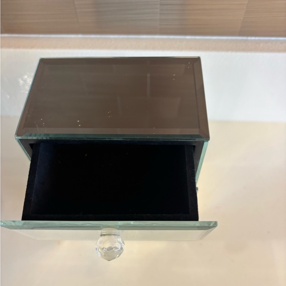 Mirrored Glass 3-Drawer Jewelry Box. - Picture 4 of 4